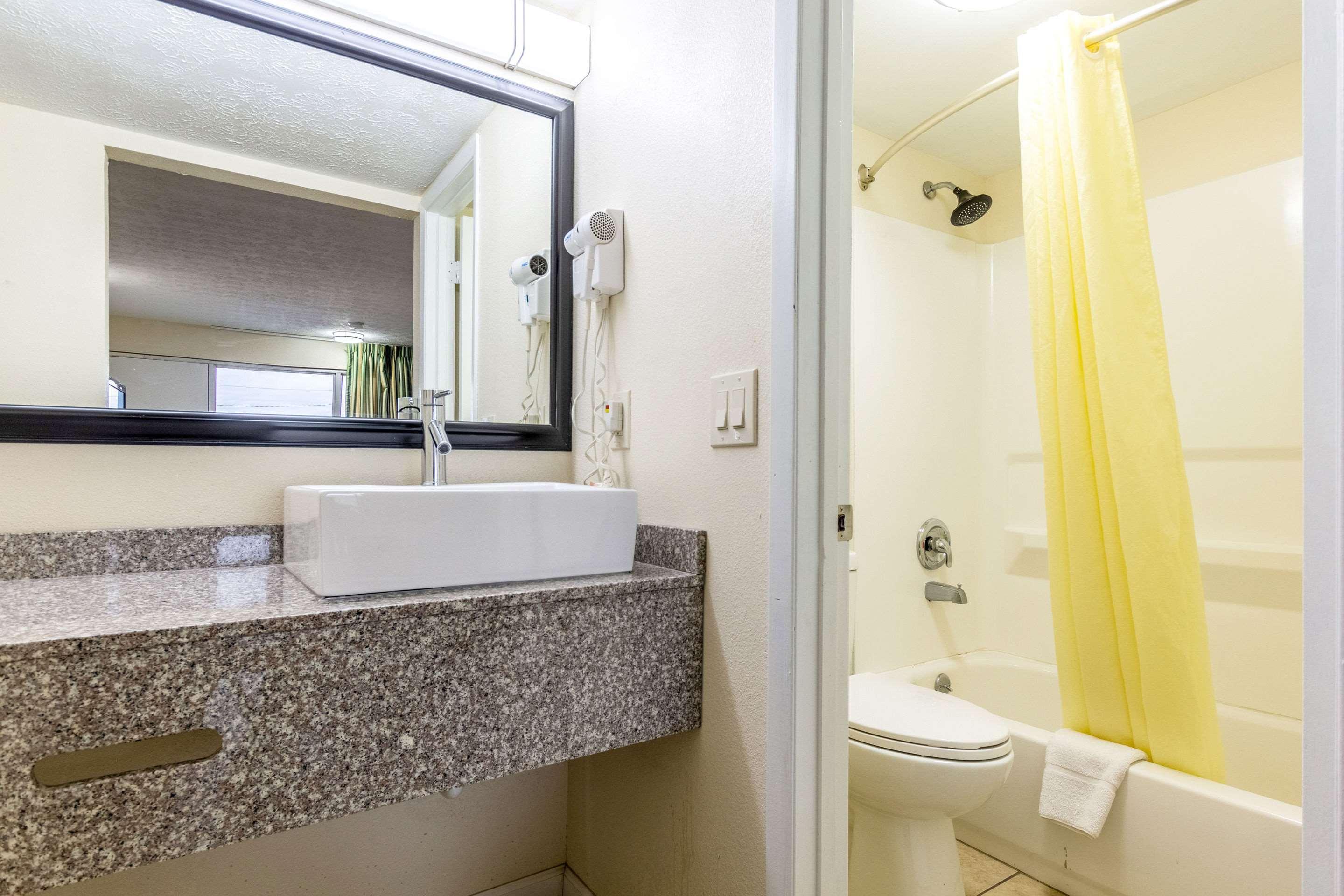 Red Roof Inn Walton - Ричвуд Екстер'єр фото